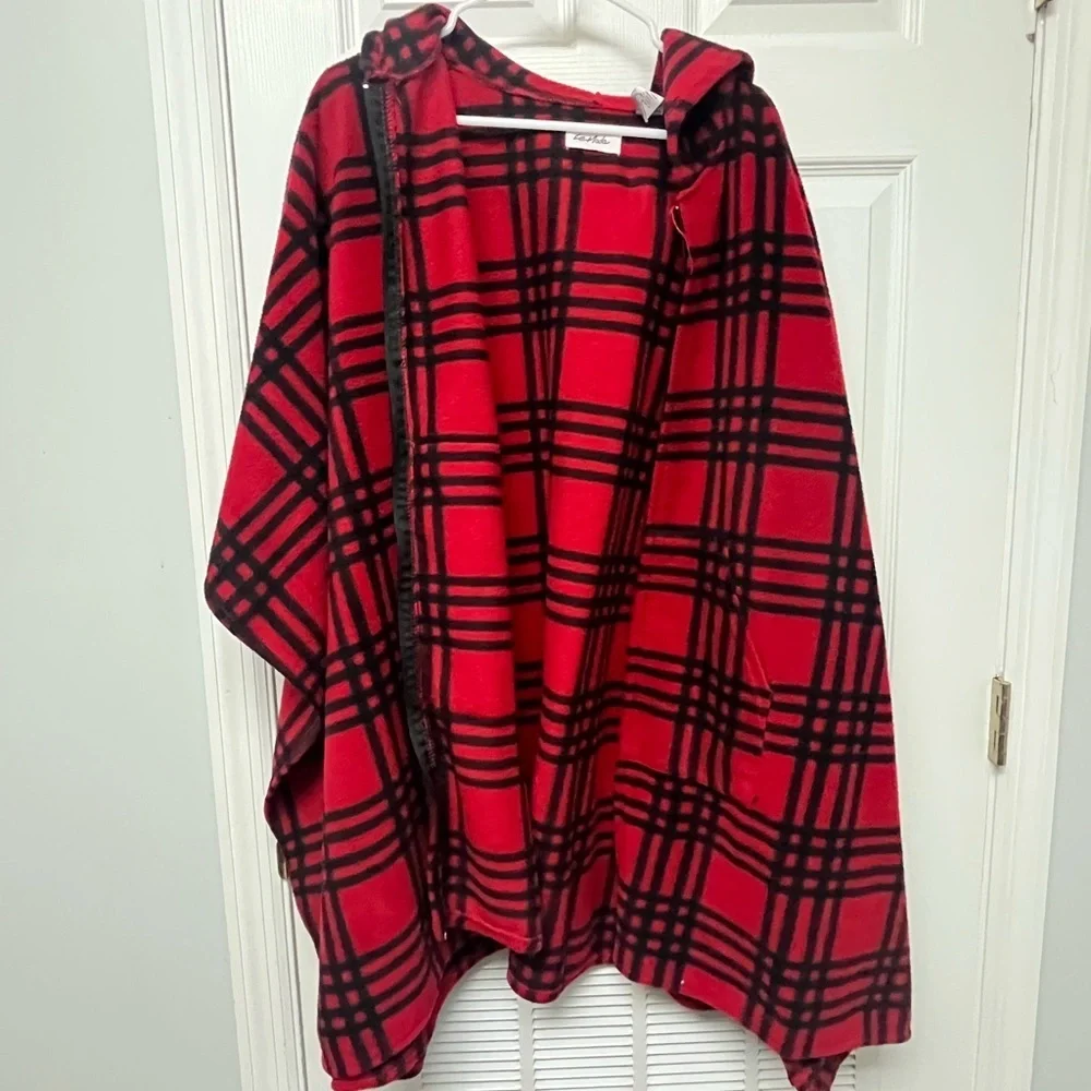 Moda Red and Black Plaid Poncho with Hood and Pockets - Picture 1 of 9